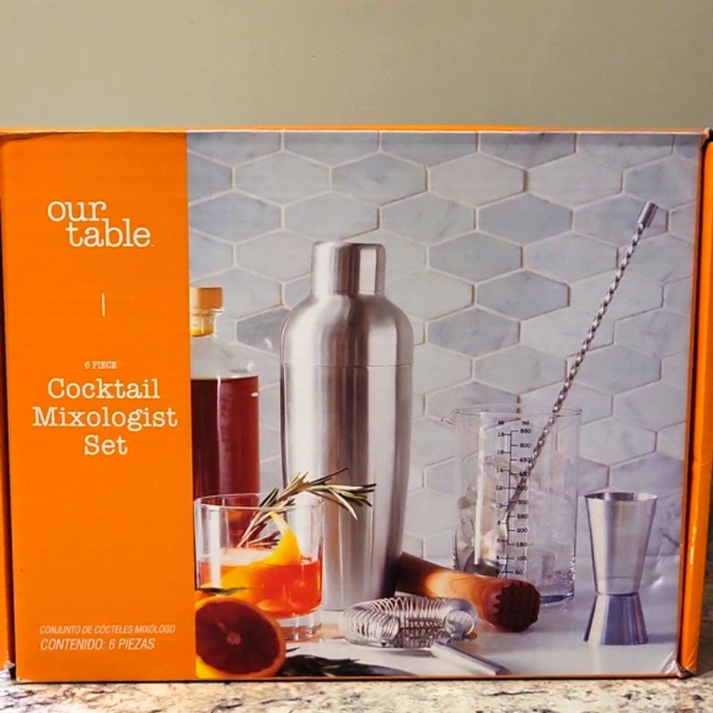 NIB New Our Table Cocktail Mixologist Set